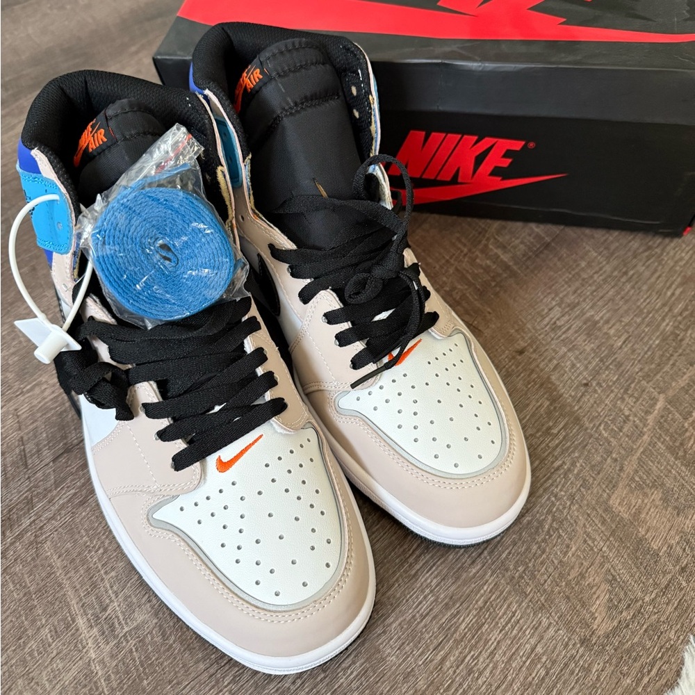 Air Jordan 1 Retro High OG
Color: white/ blue/ black